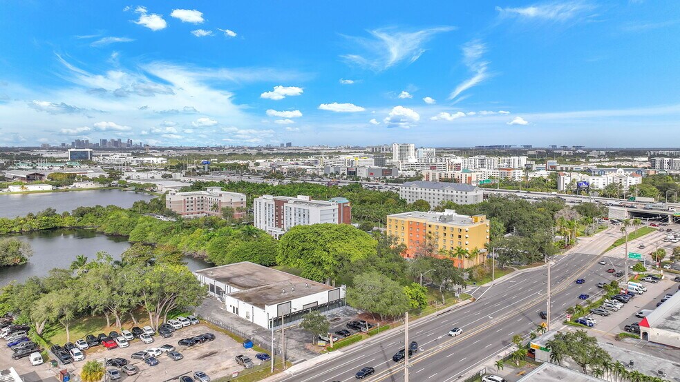 More Photos Of 1920-1934 Stirling Rd, Dania Beach Freestanding For Lease