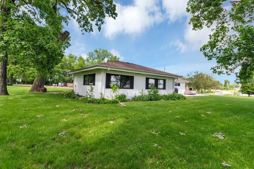 More Photos Of 41W597 US Highway 20, Hampshire Flex For Sale