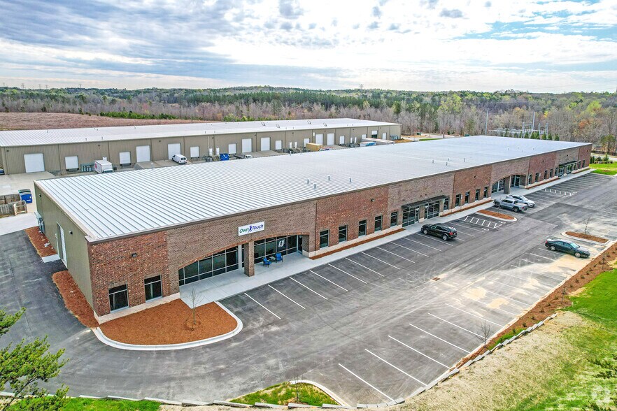 More Photos Of 12605 Commerce Station Dr, Huntersville Industrial For Lease