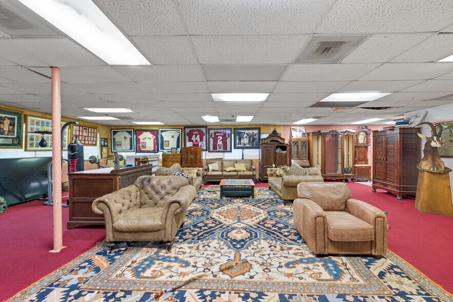 More Photos Of 9129 Irvington Blvd, Houston Warehouse For Sale