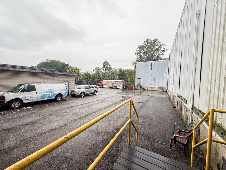 More Photos Of 1 Sexton Rd, McKees Rocks Warehouse For Sale