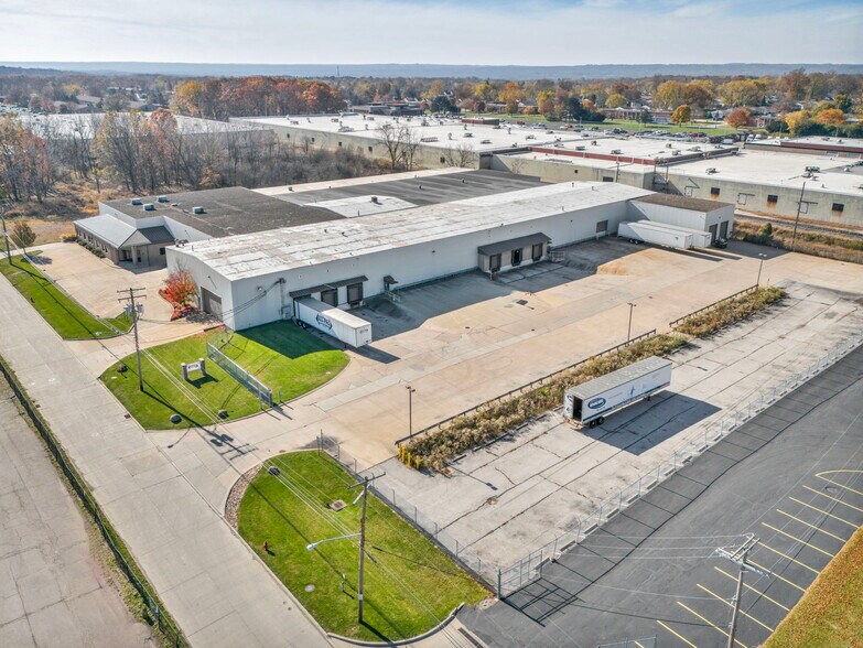 More Photos Of 5900 Pennsylvania Ave, Maple Heights Distribution For Lease