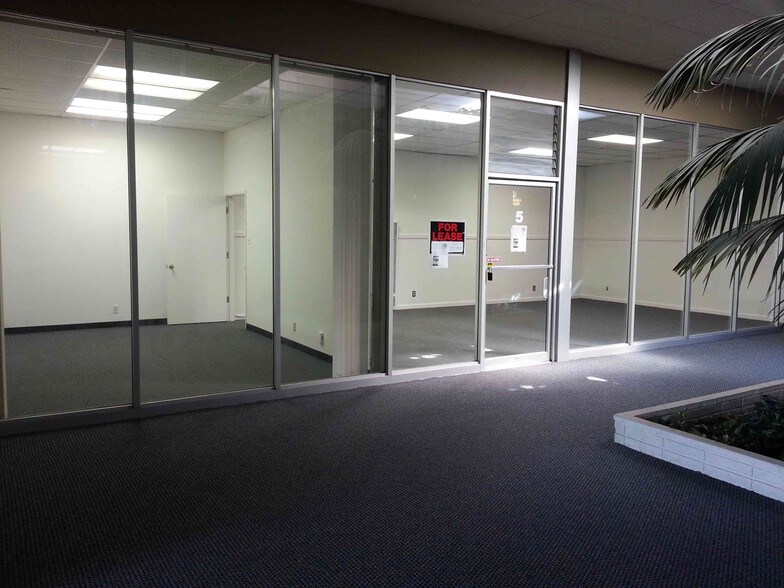 More Photos Of 833 Mahler Rd, Burlingame Warehouse For Lease