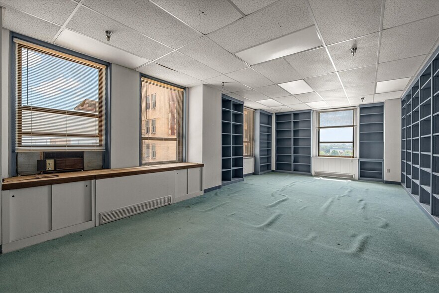More Photos Of 509 Marshall St, Shreveport Office For Sale