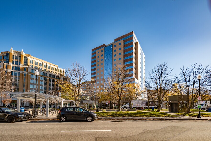More Photos Of 3100 Clarendon Blvd, Arlington Office Residential For Lease