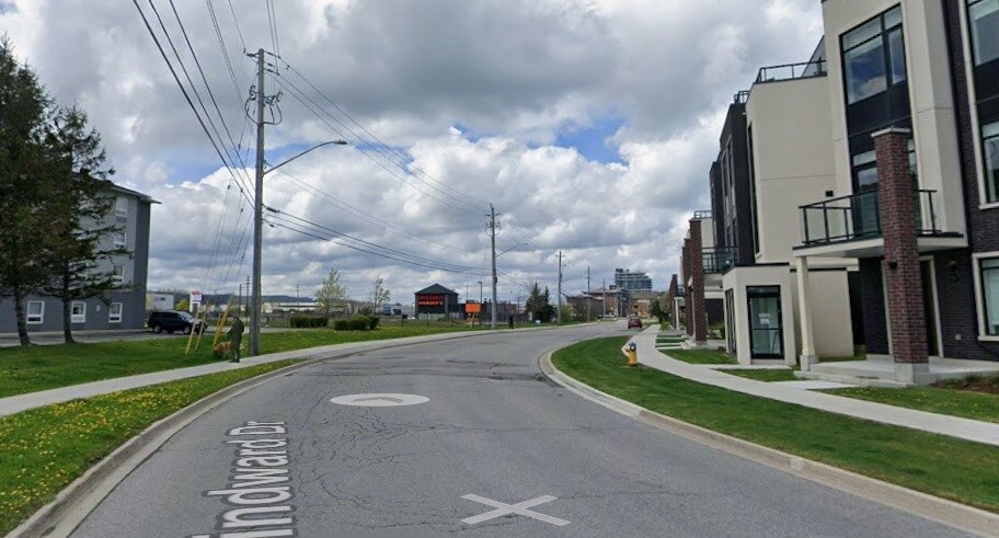 More Photos Of 9 Windward Dr, Grimsby Land For Lease