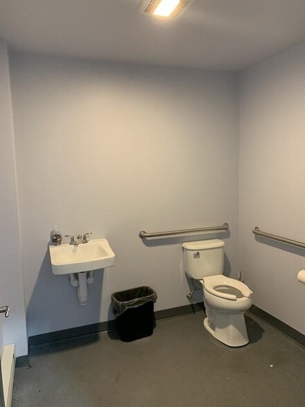 More Photos Of 232 Huttleston Ave, Fairhaven Service For Lease