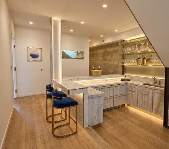 More Photos Of 1214 Abbot Kinney Blvd, Venice Loft Creative Space For Lease