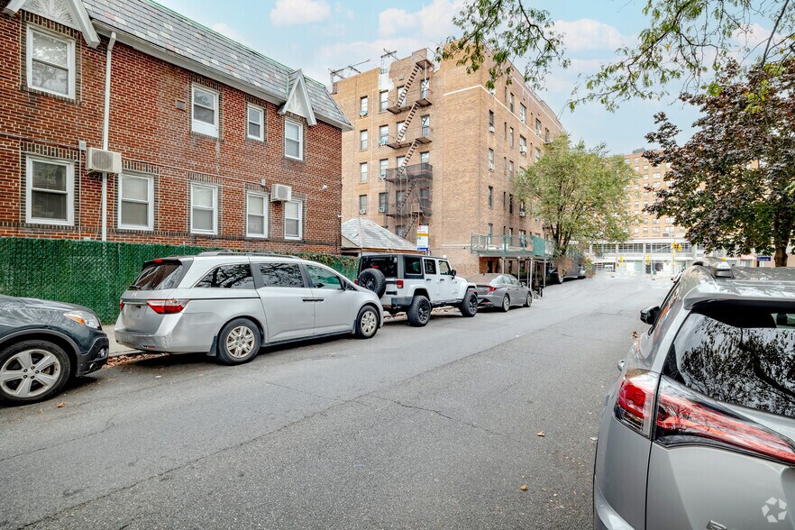 More Photos Of 98120 Queens Blvd, Rego Park Apartments For Sale