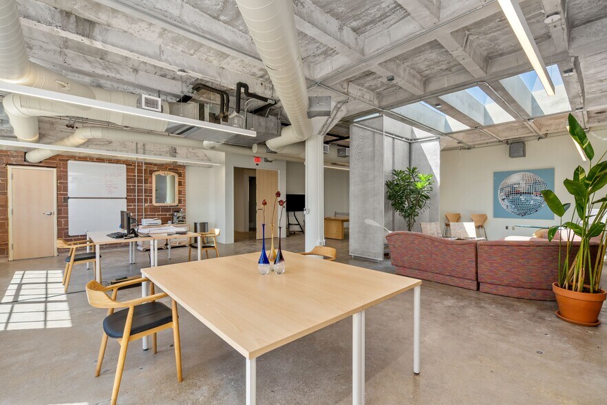 More Photos Of 1701 Commerce St, Houston Loft Creative Space For Lease