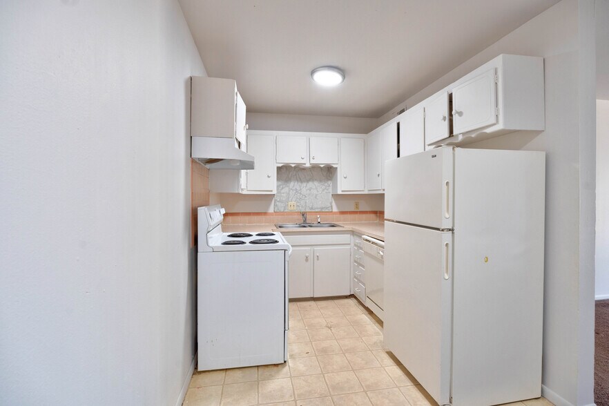More Photos Of 2500 W 26th St, Plainview Apartments For Sale