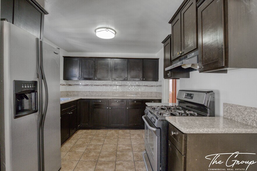 More Photos Of 856 W 47th St, Los Angeles Multifamily For Sale