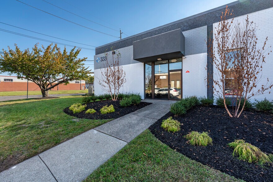 More Photos Of 333 Veterans Blvd, Carlstadt Warehouse For Lease