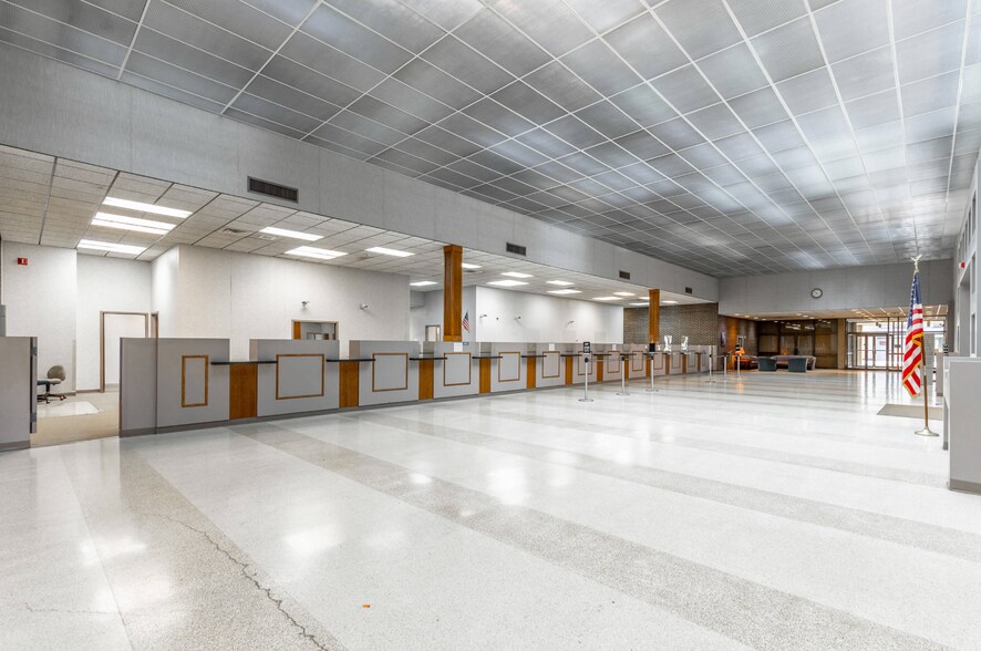 More Photos Of 1012 Riverfront Pkwy, Chattanooga Office For Sale