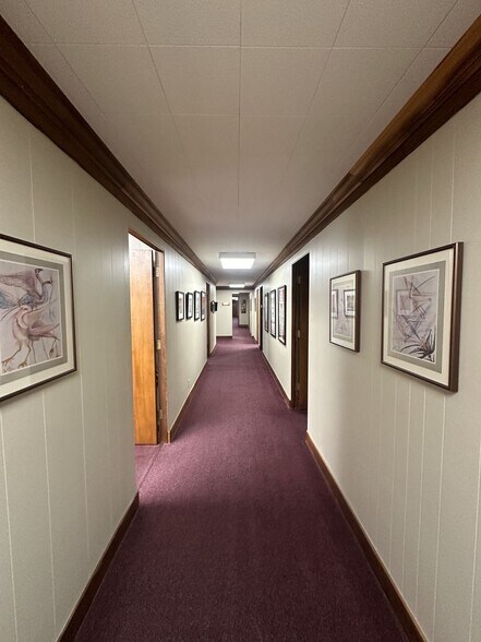 More Photos Of 215 NW Martin Luther King Jr Blvd, Evansville Office For Sale