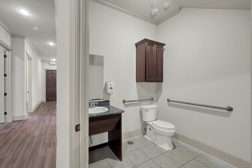 More Photos Of 250 Ed English Rd, Shenandoah Medical For Sale