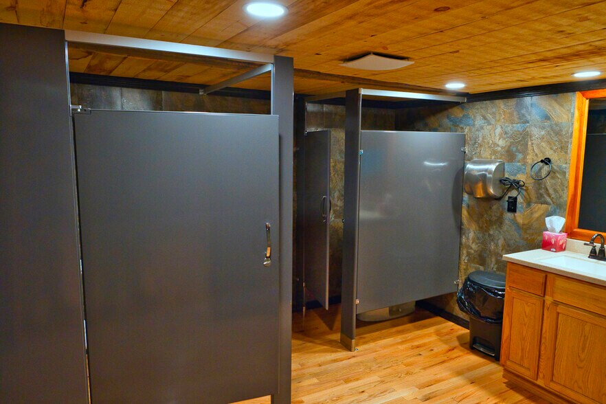 More Photos Of 5984 W South Range Rd, Salem Service For Sale