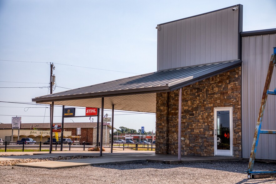 More Photos Of 185 State Highway 36 N, Caldwell Freestanding For Sale