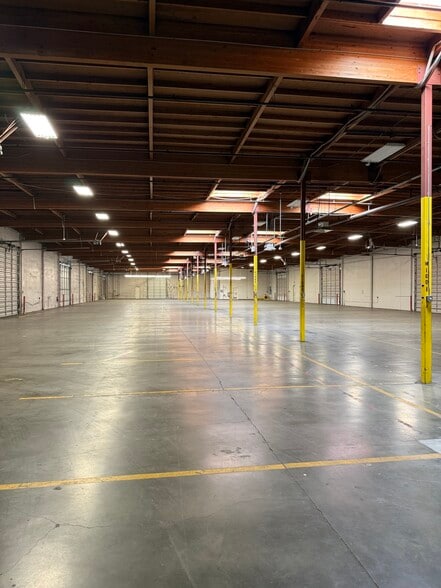 More Photos Of 1600 63rd St, Emeryville Distribution For Lease