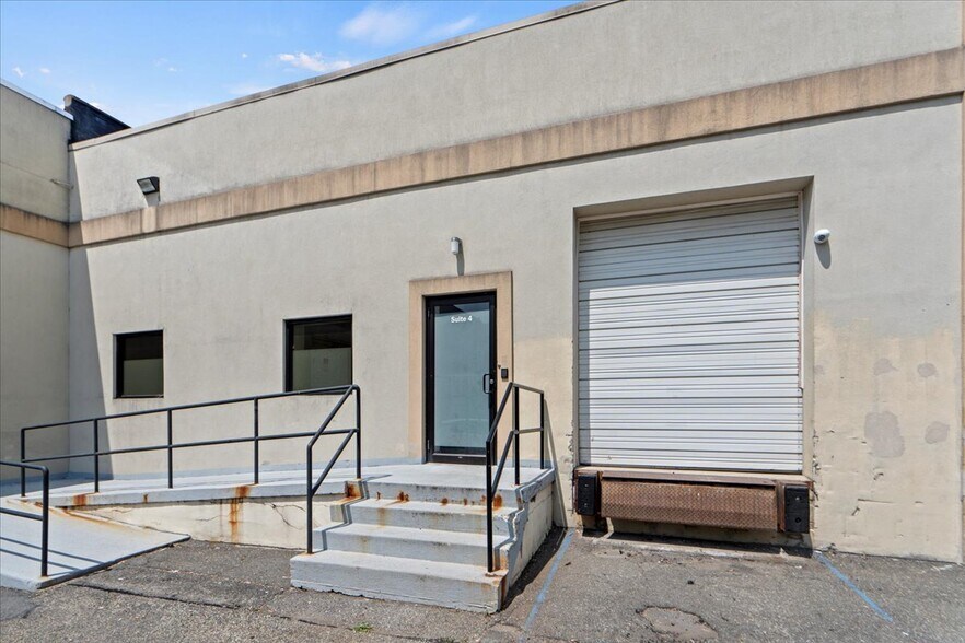 More Photos Of 30 Sherwood Ln, Fairfield Warehouse For Lease