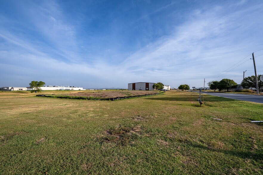 More Photos Of 601 SW Ard Ave, Lawton Warehouse For Sale