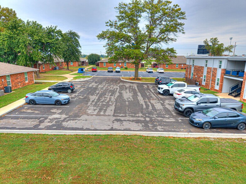 More Photos Of 1220 SE 9th St, Pryor Apartments For Sale