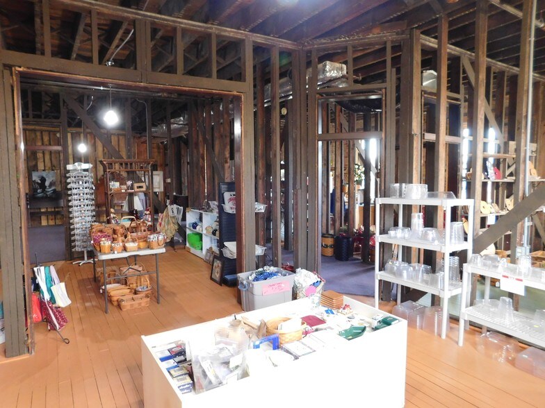More Photos Of 701 Main St, Dresden Storefront For Lease