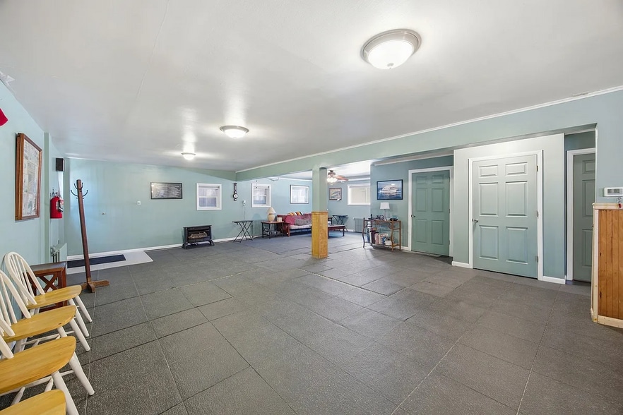 More Photos Of 1 Merit Ct, Brooklyn Marina For Sale