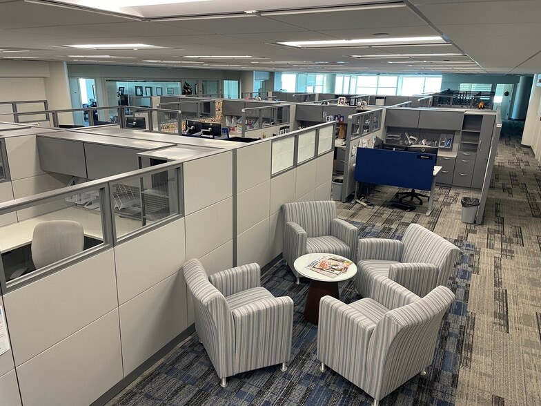More Photos Of 1 Energy Pl, Pensacola Office For Lease