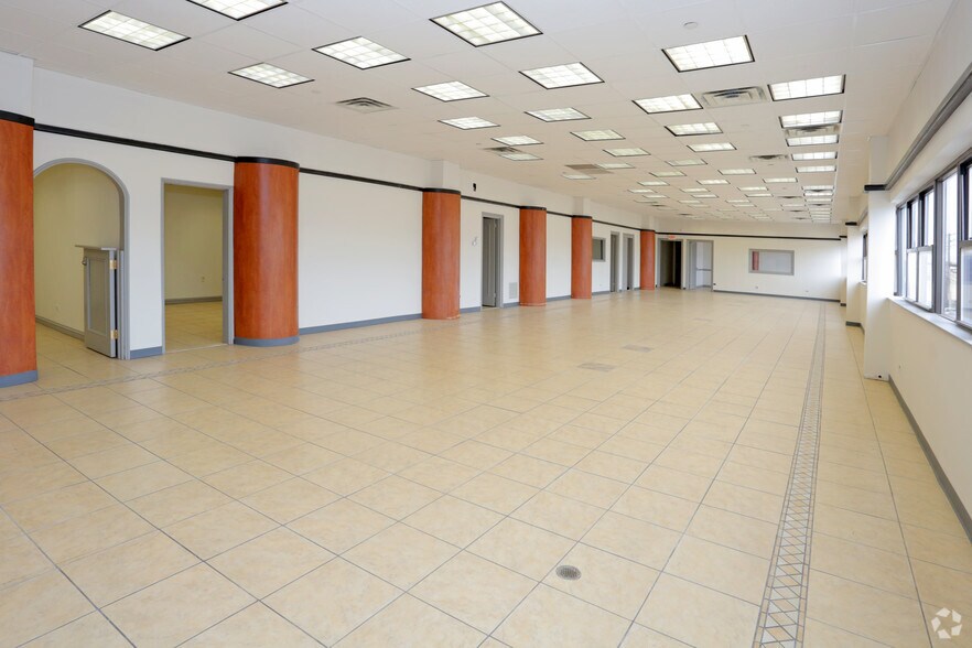 More Photos Of 5700 49th St, Maspeth Warehouse For Lease