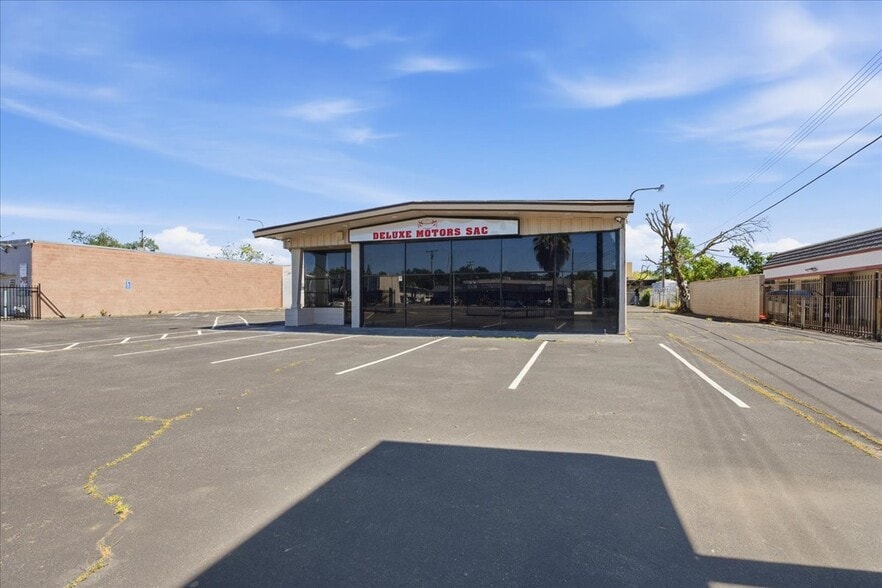 More Photos Of 4554 Auburn Blvd, Sacramento Auto Dealership For Sale