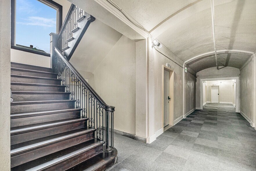 More Photos Of 1302 Faraon St, Saint Joseph Office For Sale