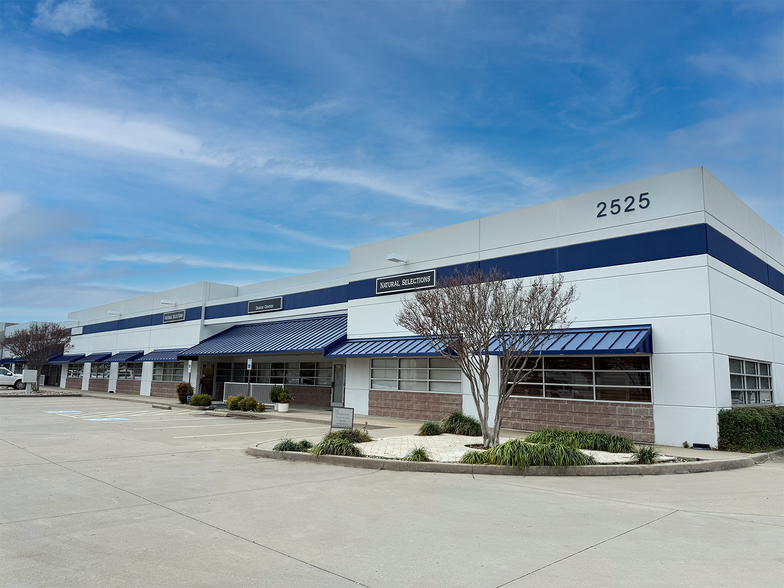 Primary Photo Of 2525 Tarpley Rd, Carrollton Warehouse For Lease