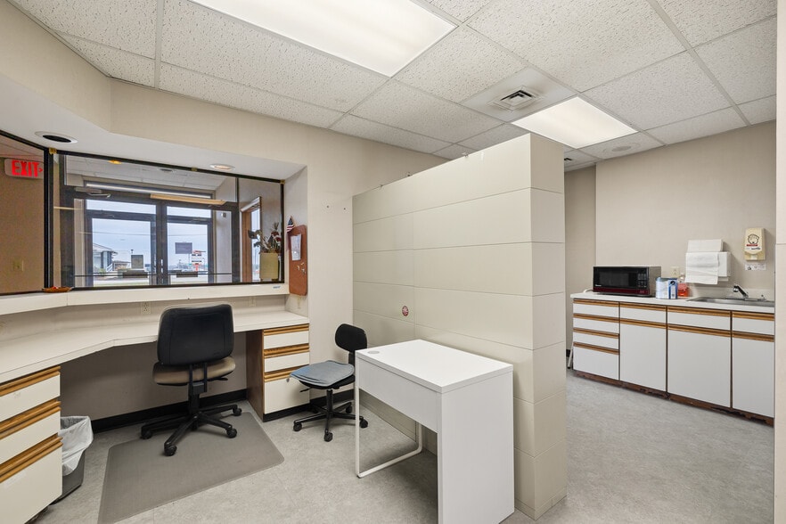 More Photos Of 2050 W Fourth St, Mansfield Medical For Lease