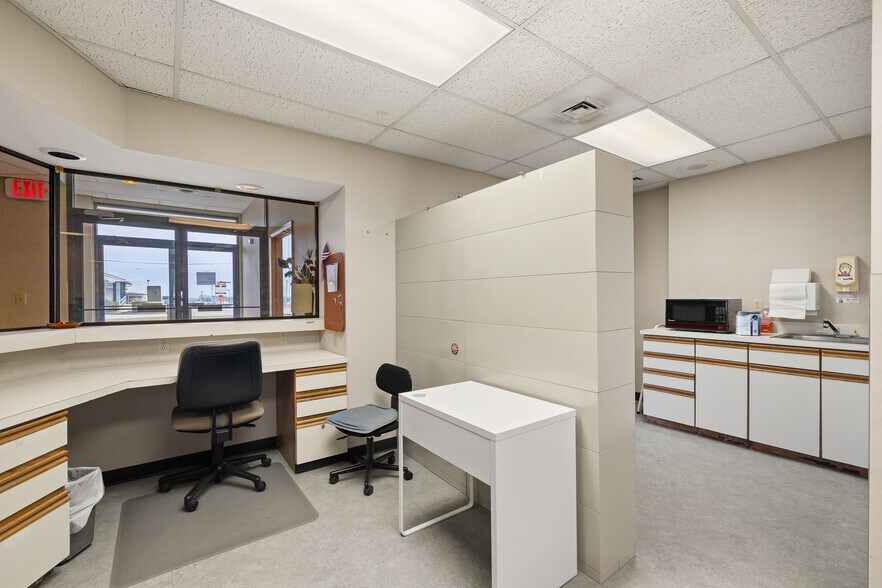 More Photos Of 2050 W Fourth St, Mansfield Medical For Lease