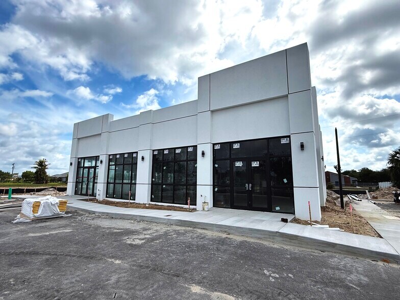 More Photos Of 1925 Skyline Blvd, Cape Coral Unknown For Lease