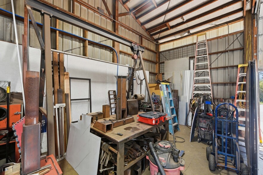More Photos Of 55374 Rosa Rd, Bandon Manufacturing For Sale