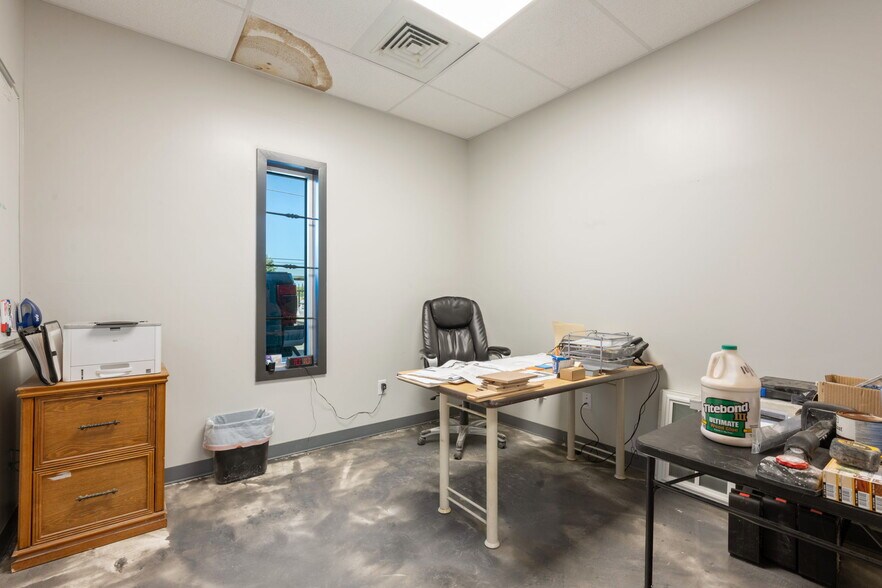 More Photos Of 4714 S Zarzamora St, San Antonio Auto Repair For Sale