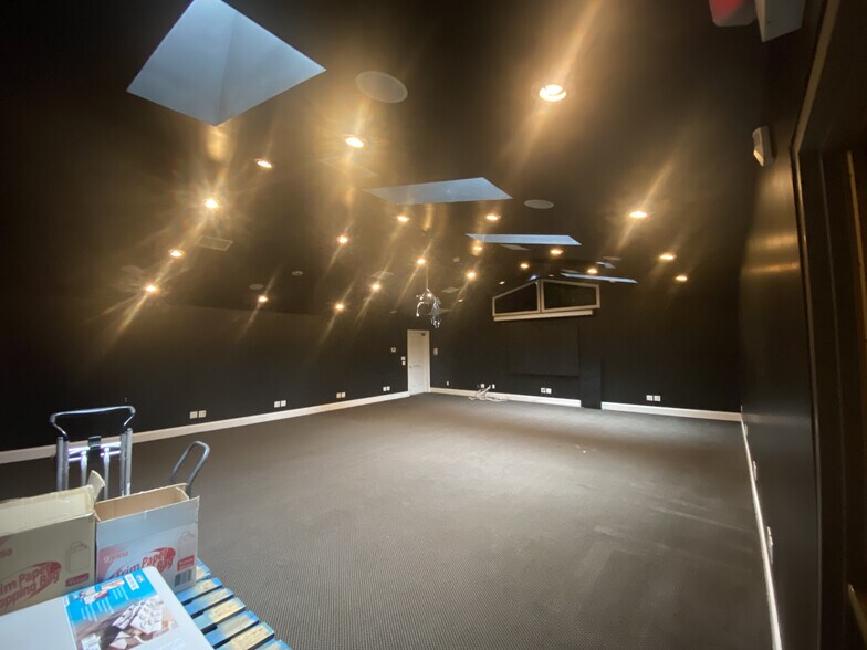 More Photos Of 1865 Old Hudson Rd, Saint Paul Loft Creative Space For Lease