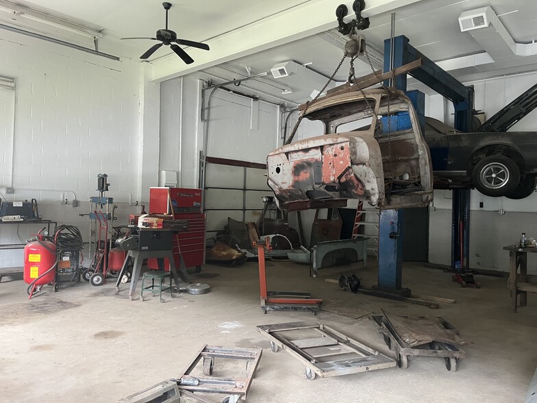More Photos Of 1235 Evergreen Rd, Pittsburgh Auto Repair For Sale