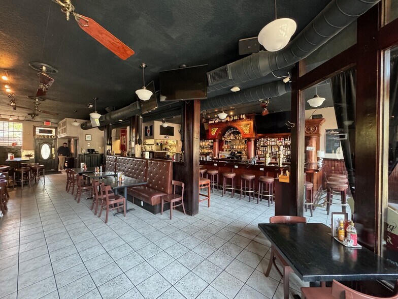 More Photos Of 1509-1511 Westport Rd, Kansas City Freestanding For Sale