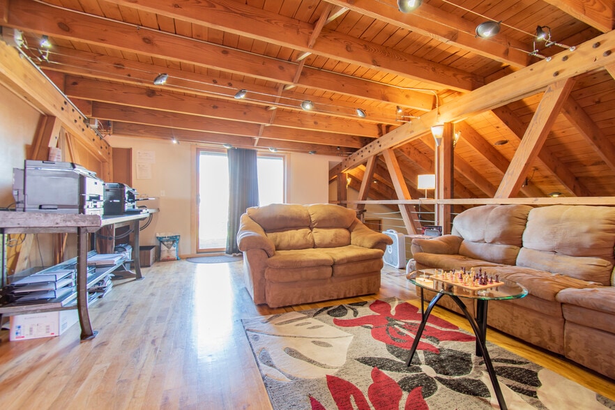 More Photos Of 1715 Church St, Evanston Office For Lease