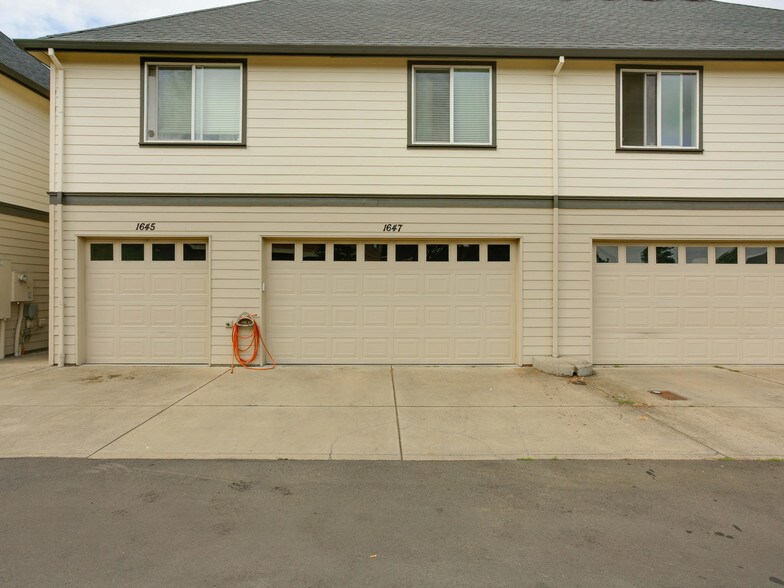 More Photos Of 1647 NE Market Dr, Fairview Apartments For Sale