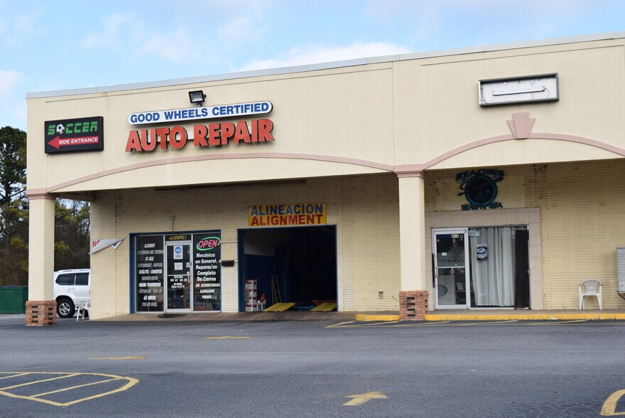 More Photos Of 4140 Jonesboro Rd, Forest Park Freestanding For Sale