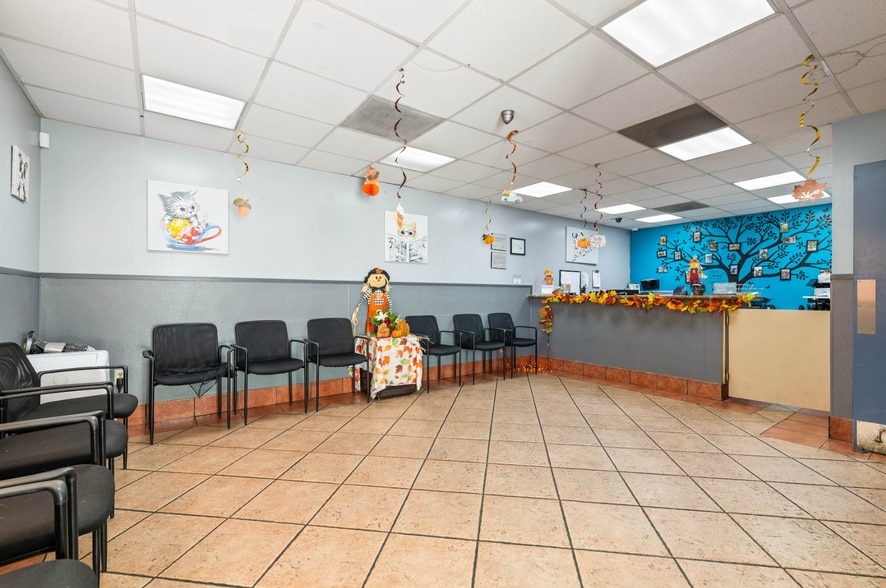 More Photos Of 22221 S Vermont Ave, Torrance Veterinarian Kennel For Sale