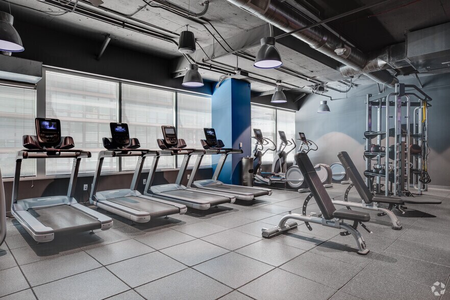 More Photos Of 2325 E Camelback Rd, Phoenix Office For Lease