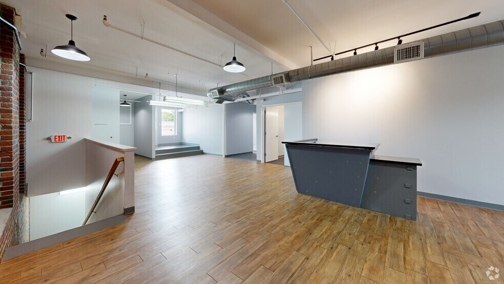 Primary Photo Of 19-23 S Broadway, Salem Office For Lease