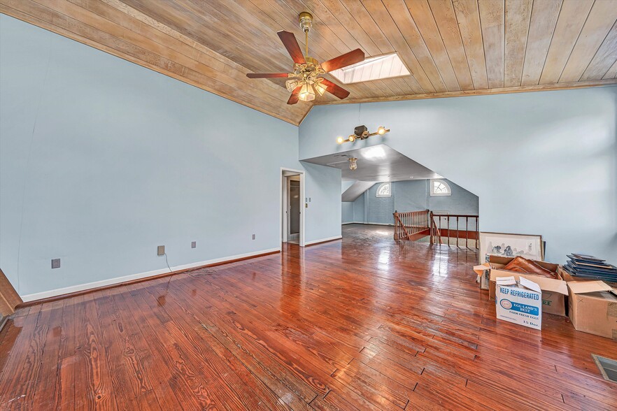 More Photos Of 934 Commander Dr, Roanoke Specialty For Sale