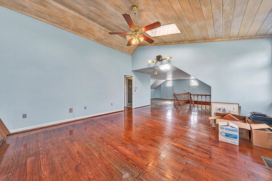 More Photos Of 934 Commander Dr, Roanoke Specialty For Sale