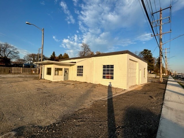 More Photos Of 4512 75th St, Kenosha General Retail For Sale